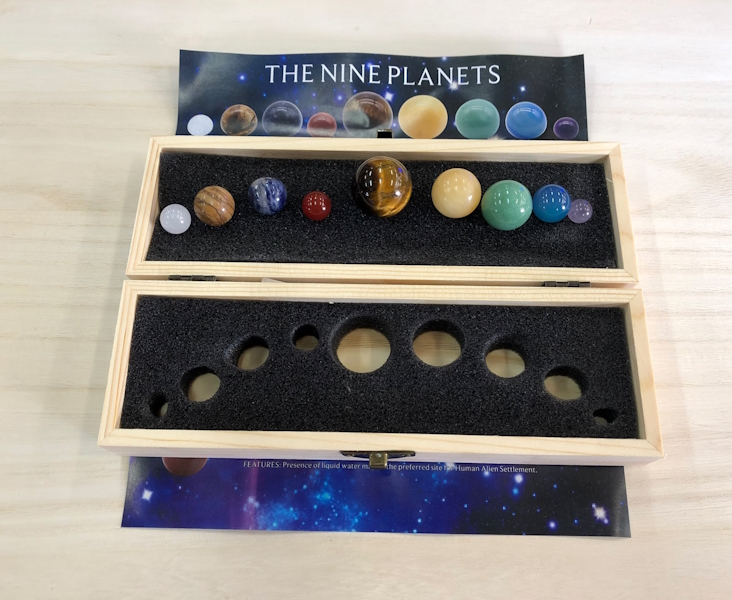 Caja madera 9 esferas planetas